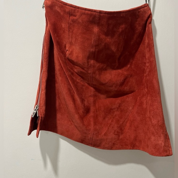 Blank NYC Rust Suede Mini Skirt with Functioning Side Zippers - Size 24 - Picture 3 of 7